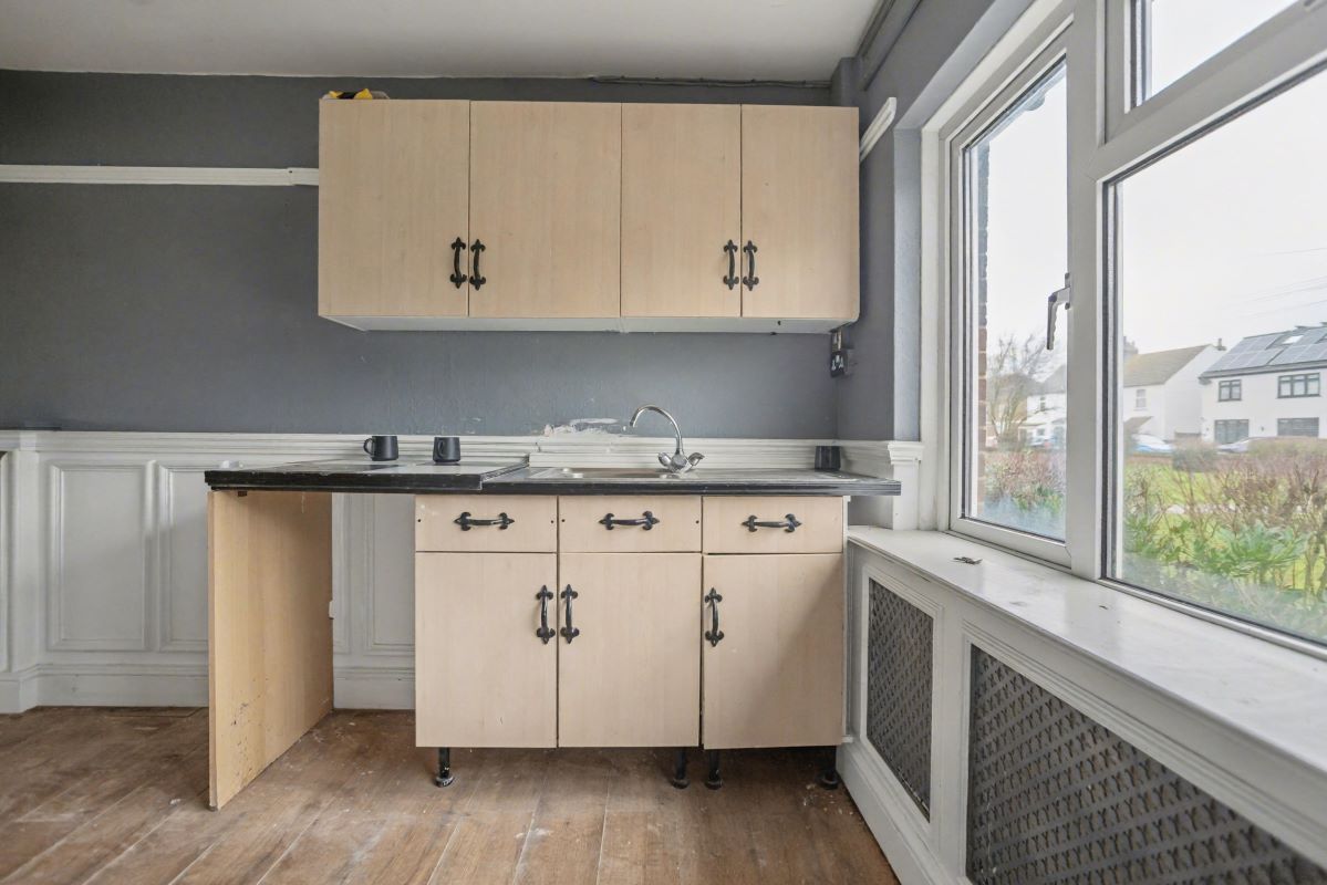 60 Main Road, Queenborough, Kent, ME11 5DL