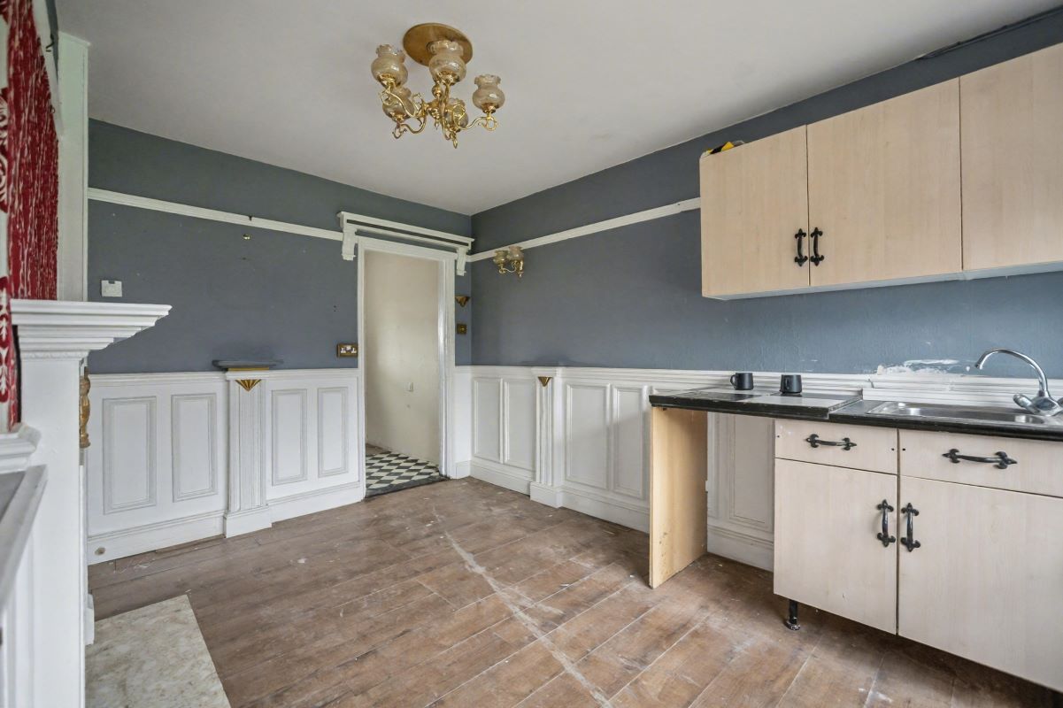 60 Main Road, Queenborough, Kent, ME11 5DL