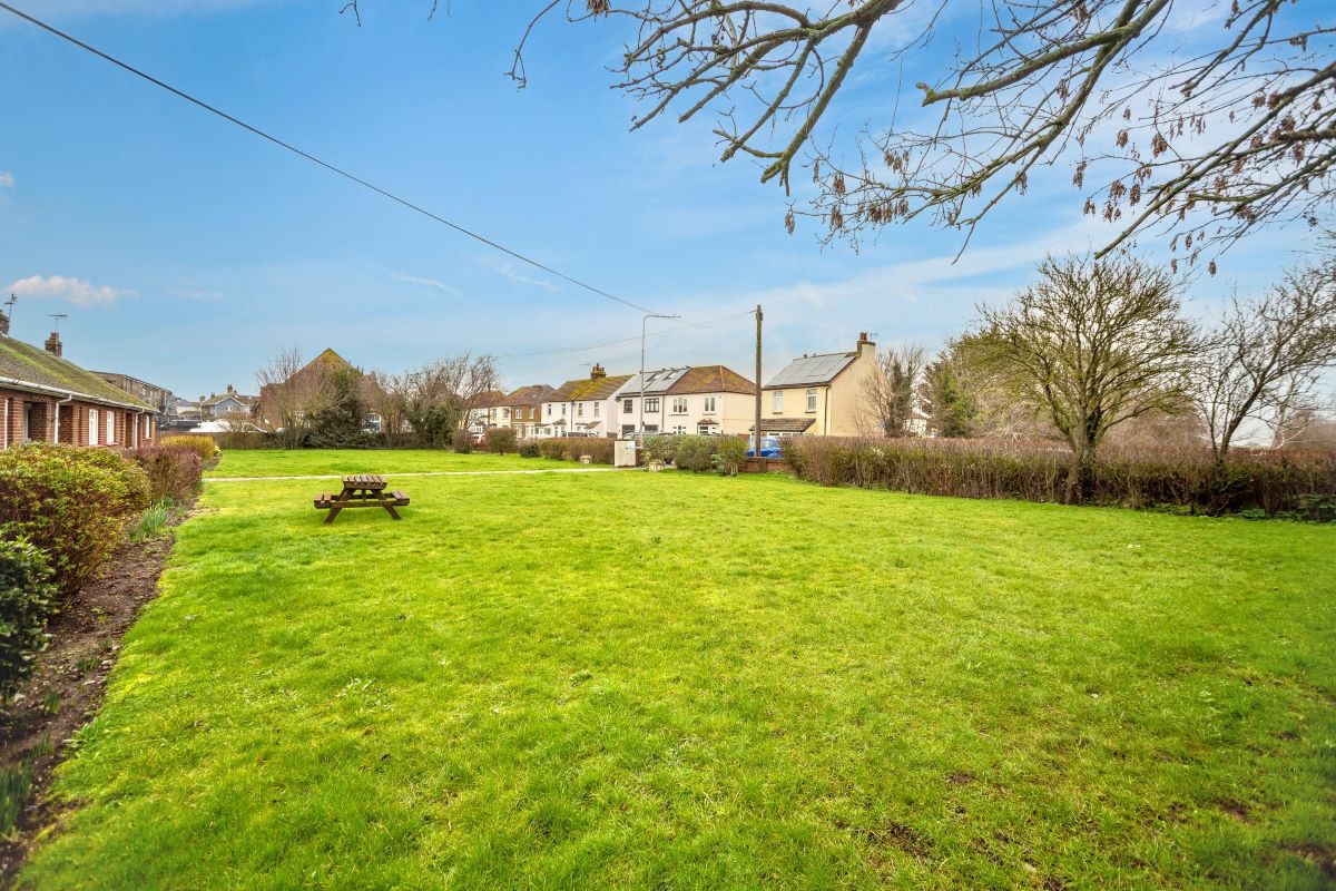 60 Main Road, Queenborough, Kent, ME11 5DL