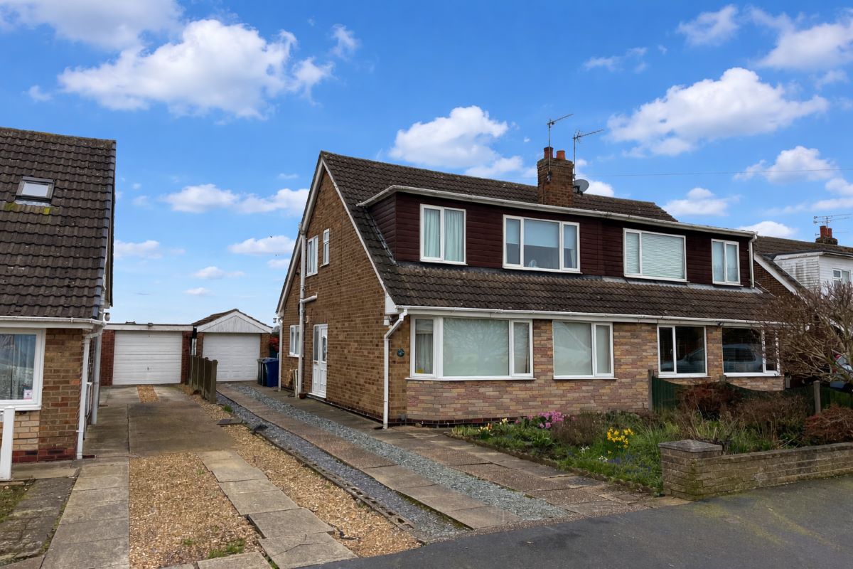 Property for Auction in South Yorkshire - 70 Broadacres Carlton, Goole, North Humberside, DN14 9NF