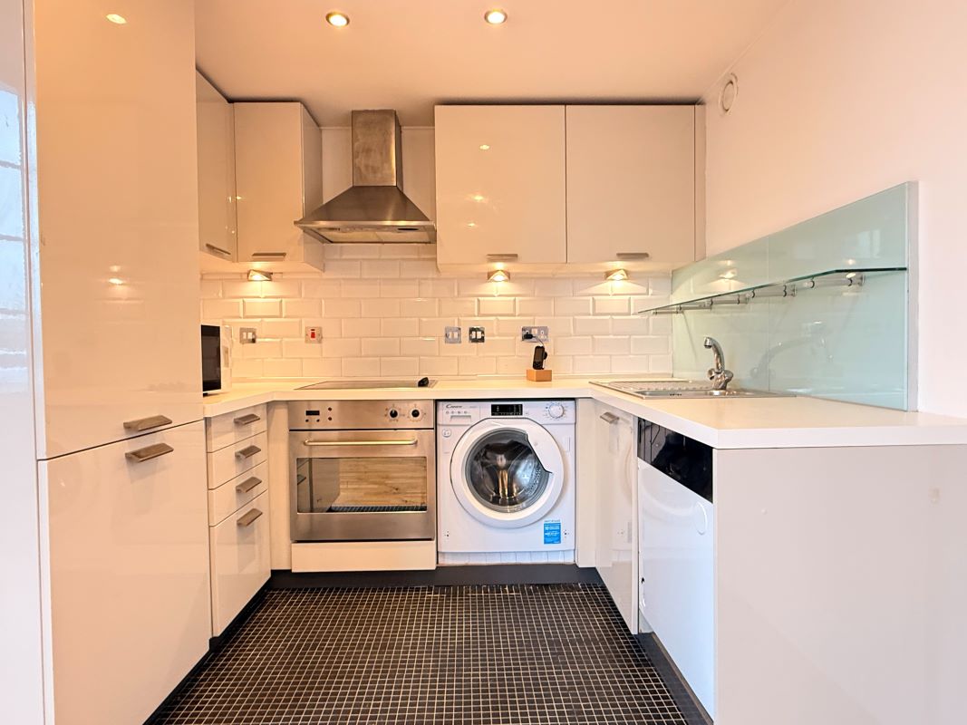 Property for Auction in Sussex & Hampshire - Flat 9 Imperial Apartments, South Western House, Southampton, Hampshire, SO14 3DW