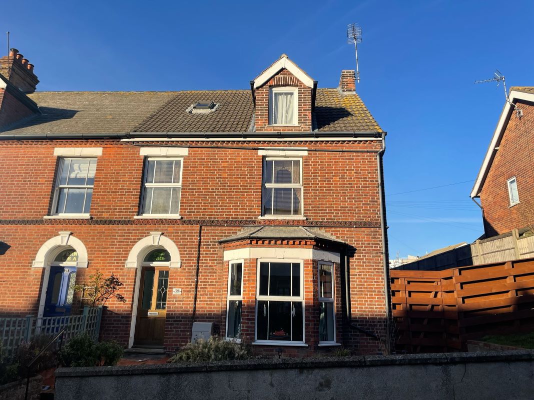 Property for Auction in East Anglia - Flat 2 39 Cliff Road, Sheringham, Norfolk, NR26 8BJ