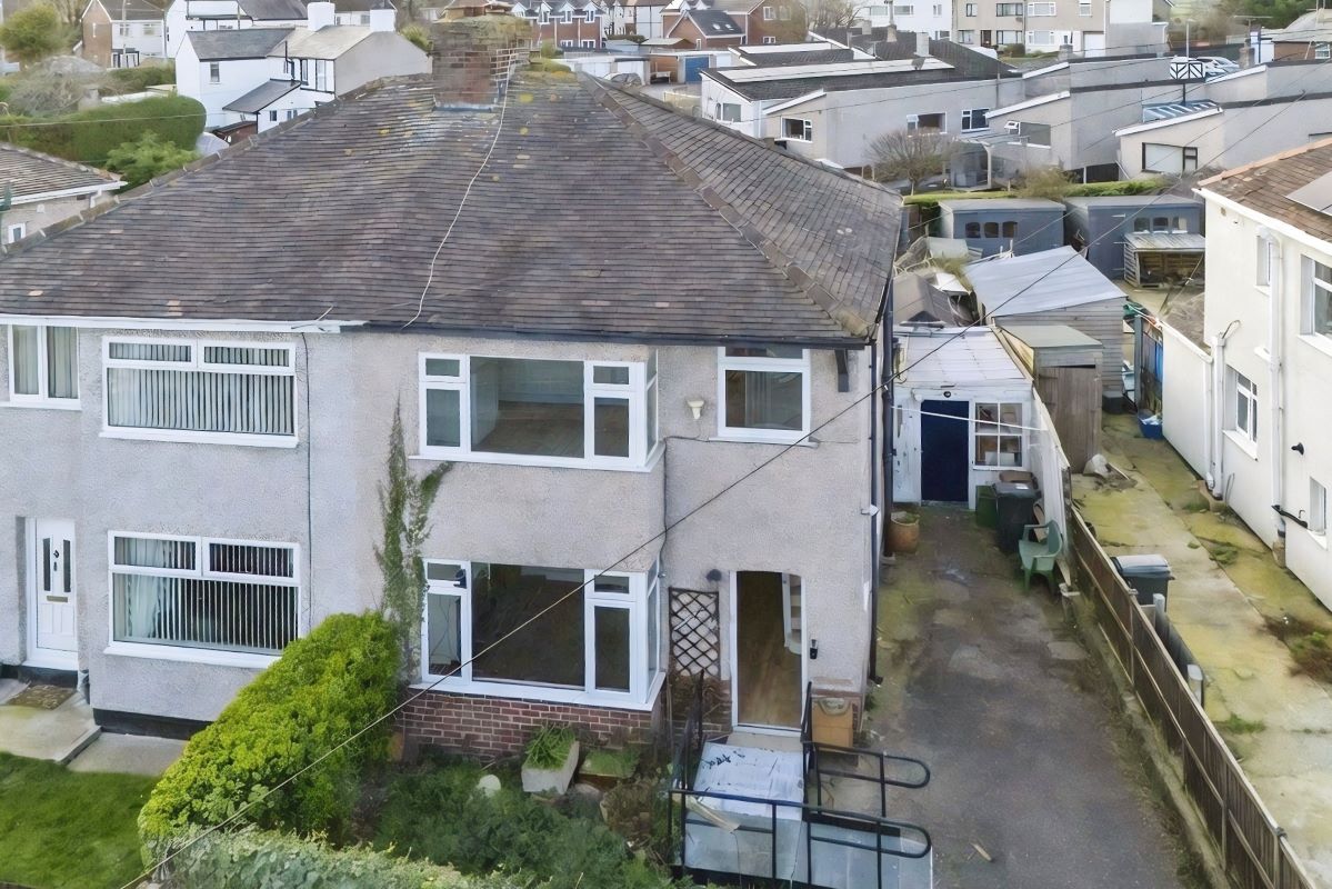 Property for Auction in Wales - 10 Sealand Avenue, Holywell, Clwyd, CH8 7BU