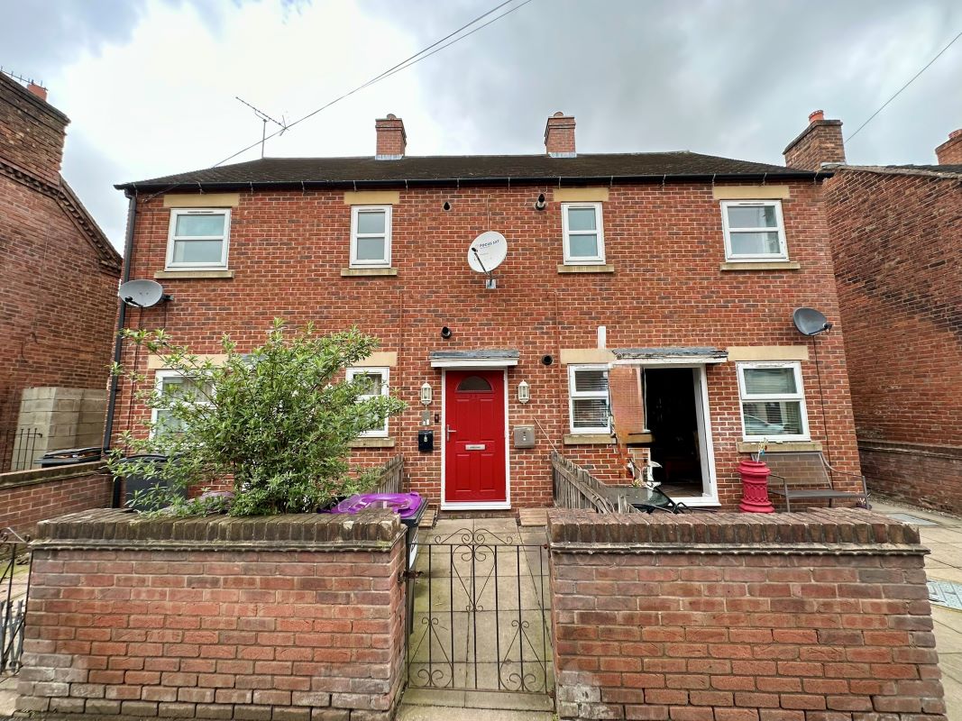 Property for Auction in Cheshire, Staffordshire & Shropshire - Flat 3 72 Shrewsbury Road, Market Drayton, Shropshire, TF9 3DL