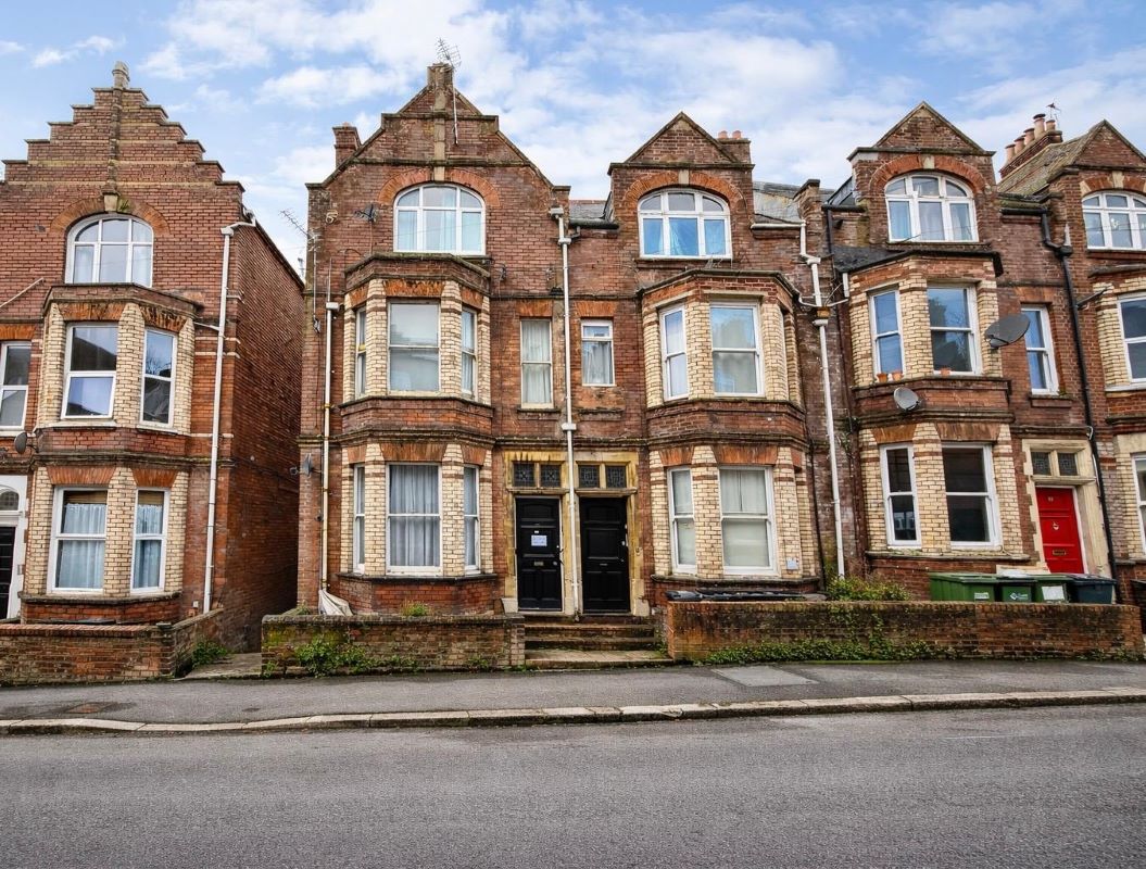 Property for Auction in South West - Flat 1 37 Haldon Road, Exeter, Devon, EX4 4DZ