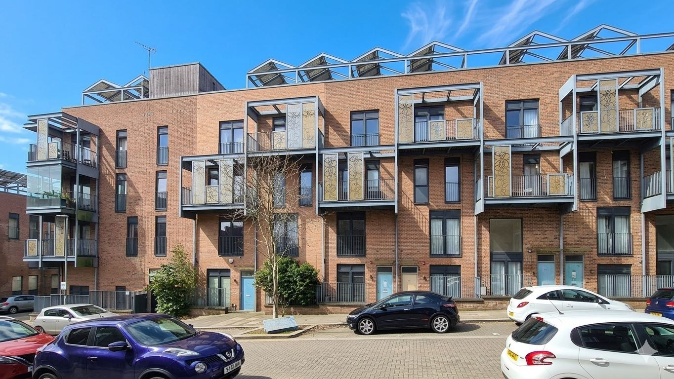 Property for Auction in Bedfordshire and Buckinghamshire - 44 Columbia Place Campbell Park, Milton Keynes, Buckinghamshire, MK9 4AT