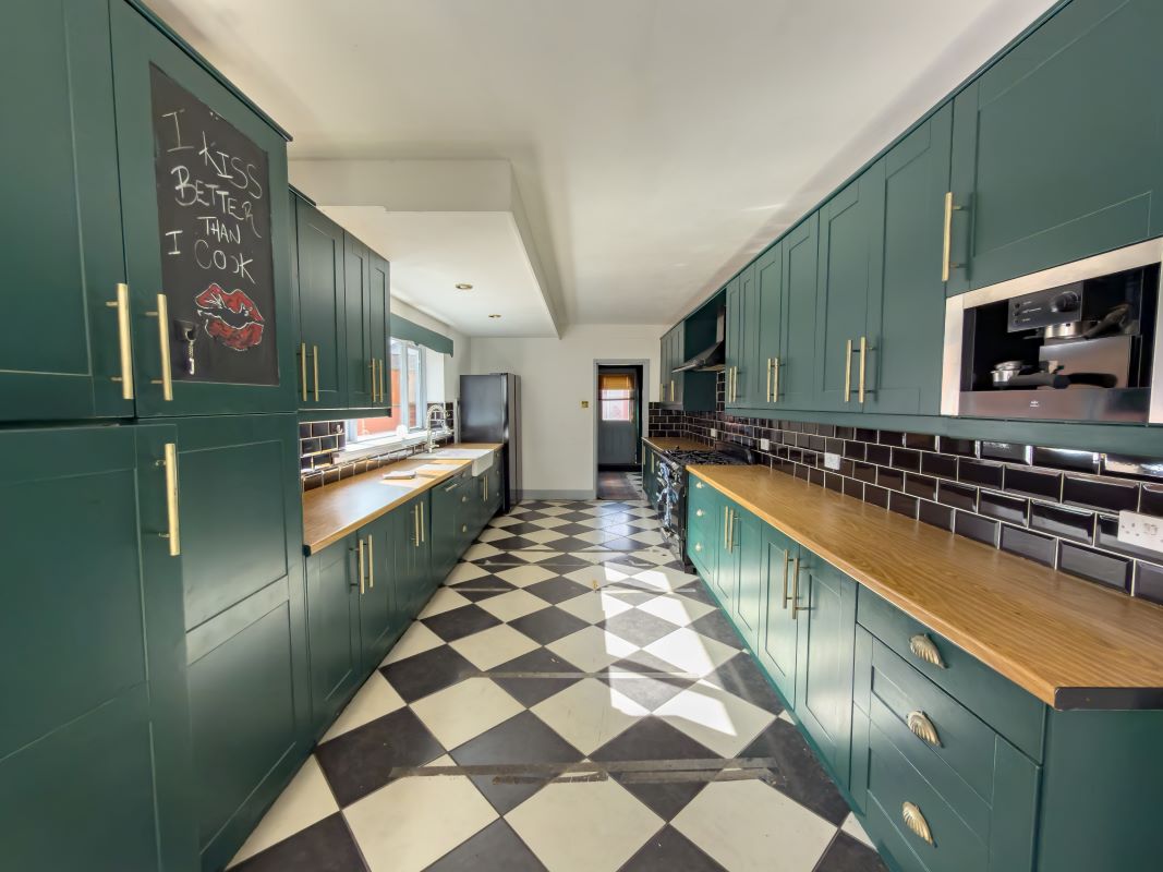 5 Thornhill Crescent, Sunderland, Tyne and Wear, SR2 7AD