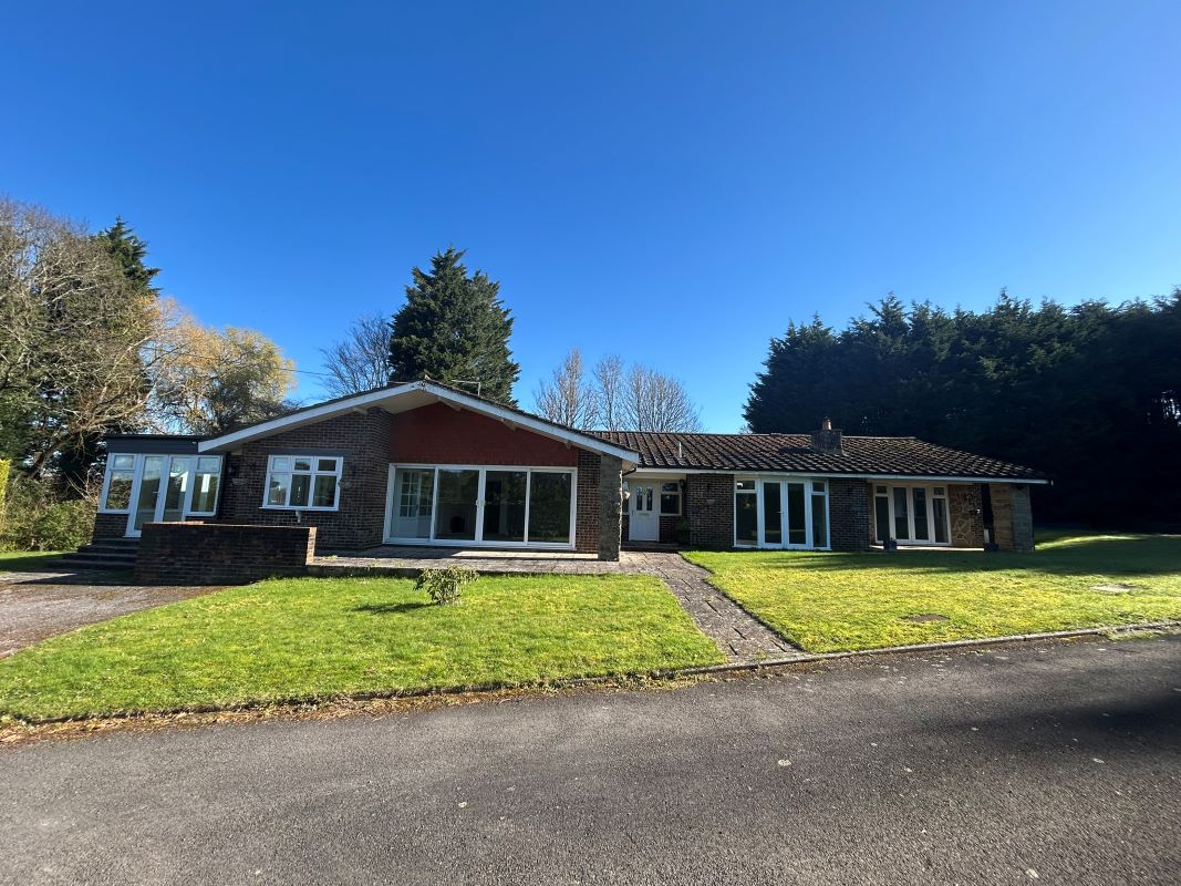 Property for Auction in Sussex & Hampshire - Cemmaes Meadow, London Road, Ashington, Pulborough, West Sussex, RH20 3JR