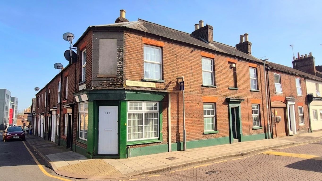Property for Auction in Bedfordshire and Buckinghamshire - 117 Wellington Street, Luton, Bedfordshire, LU1 5AH