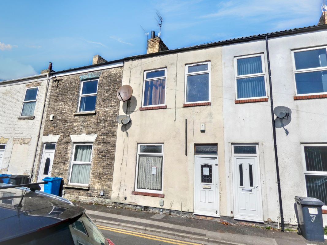 Property for Auction in South Yorkshire - 5 Somerscales Street, Hull, North Humberside, HU2 9PA