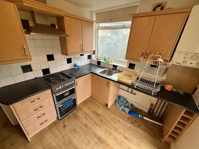 8 Gordon Gardens, Edgware, Middlesex, HA8 5HG