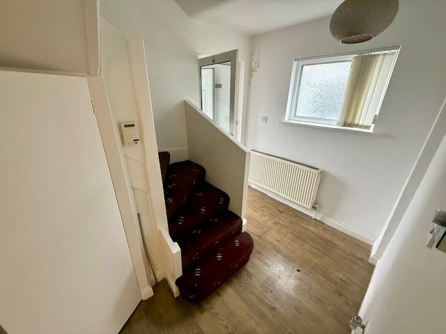 8 Gordon Gardens, Edgware, Middlesex, HA8 5HG