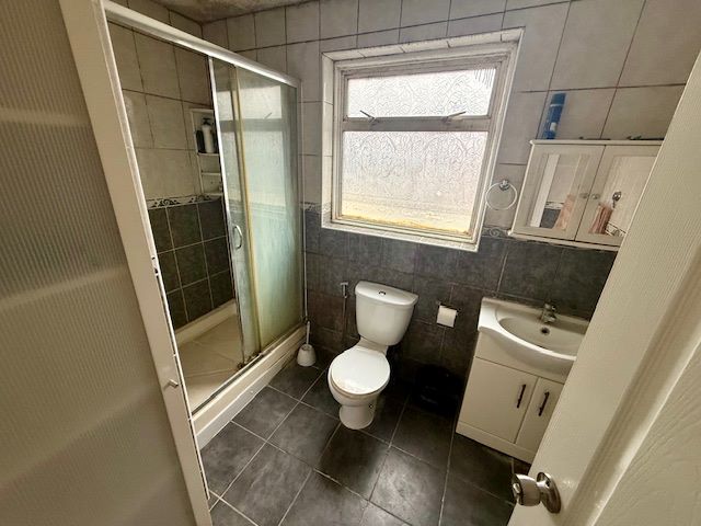 8 Gordon Gardens, Edgware, Middlesex, HA8 5HG