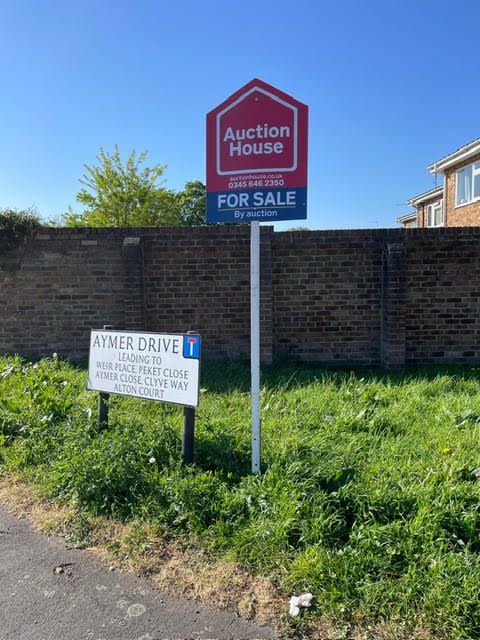Land /Plot Access @ Clyve Way, Staines-Upon-Thames, Middlesex, TW18 3LJ