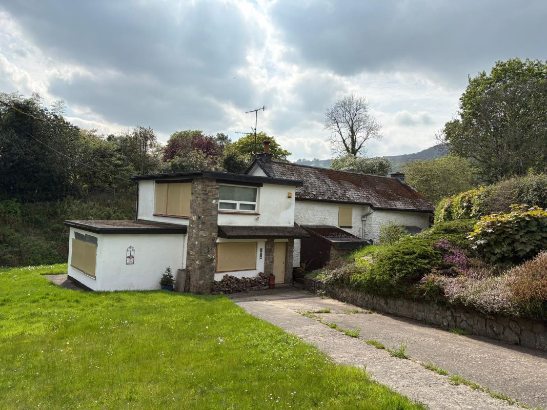 Property for Auction in Wales - Glanynant Cottage Mamhilad, Pontypool, Gwent, NP4 8QZ