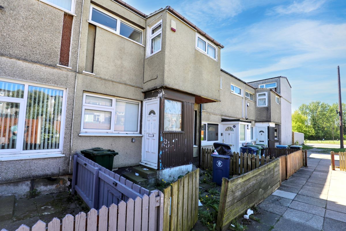 Property for Auction in Lincolnshire - 69 Beechtrees, Skelmersdale, Lancashire, WN8 9EY