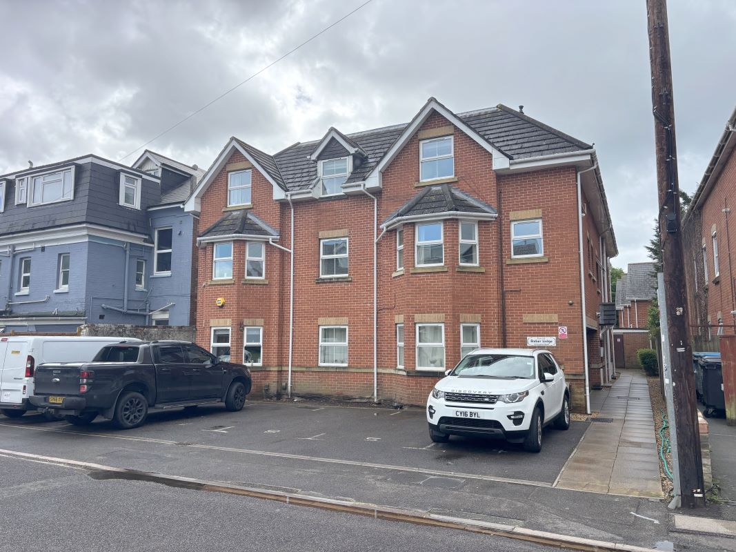 Property for Auction in South West - Flat 5 Amber Lodge, Bournemouth, Dorset, BH1 4EJ