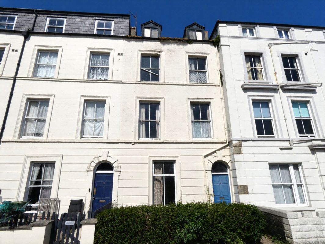 Property for Auction in Lincolnshire - 15 West Square, Scarborough, North Yorkshire, YO11 1TW