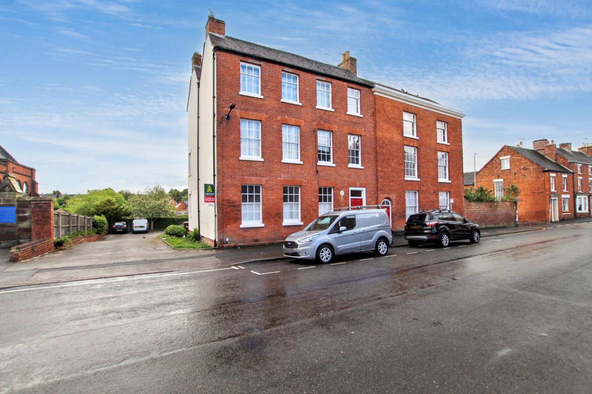 Property for Auction in Cheshire, Staffordshire & Shropshire - Flat 4 Vernon House 23-25, Uttoxeter, Staffordshire, ST14 8JB