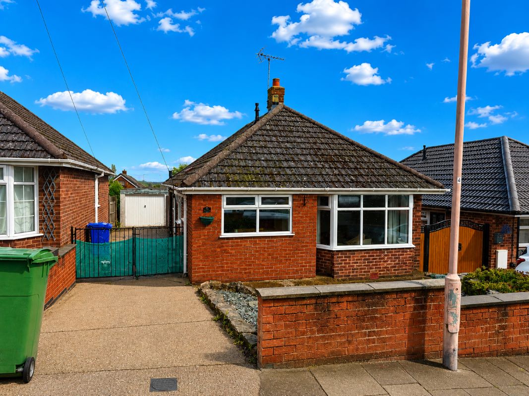 Property for Auction in Nottinghamshire & Derby - 10 Woodborough Road, Mansfield, Nottinghamshire, NG19 6DT
