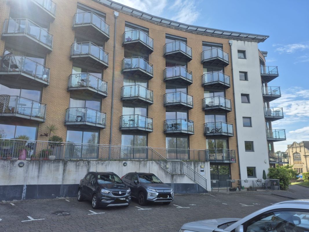 Property for Auction in Kent - Flat 5 The Eye, Chatham, Kent, ME4 4SD