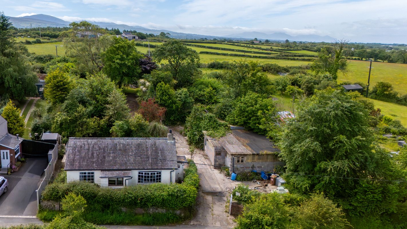 Property for Auction in Wales - 10 Bryn Y Waen, Y Felinheli, Gwynedd, LL56 4QL