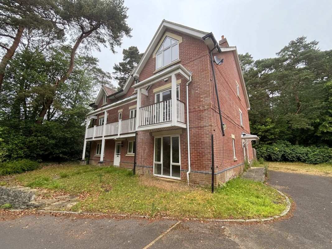 Property for Auction in South West - 3 Parklands 16 Branksome Hill Road, Bournemouth, Dorset, BH4 9LD