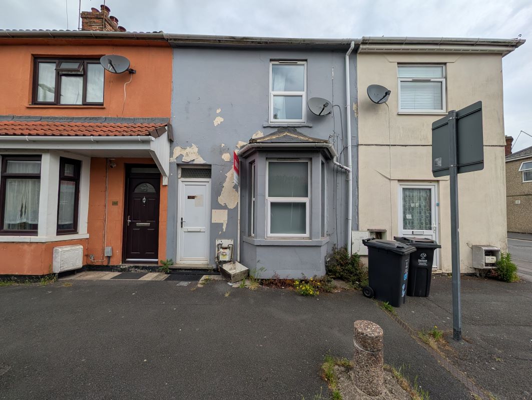 Property for Auction in South West - 35 Haydon Street, Swindon, Wiltshire, SN1 1DT