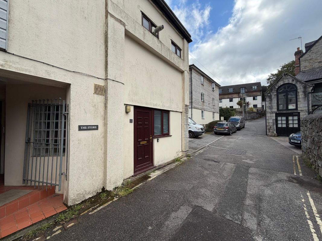 Property for Auction in South West - Flat 5 The Store, Penryn, Cornwall, TR10 8DL