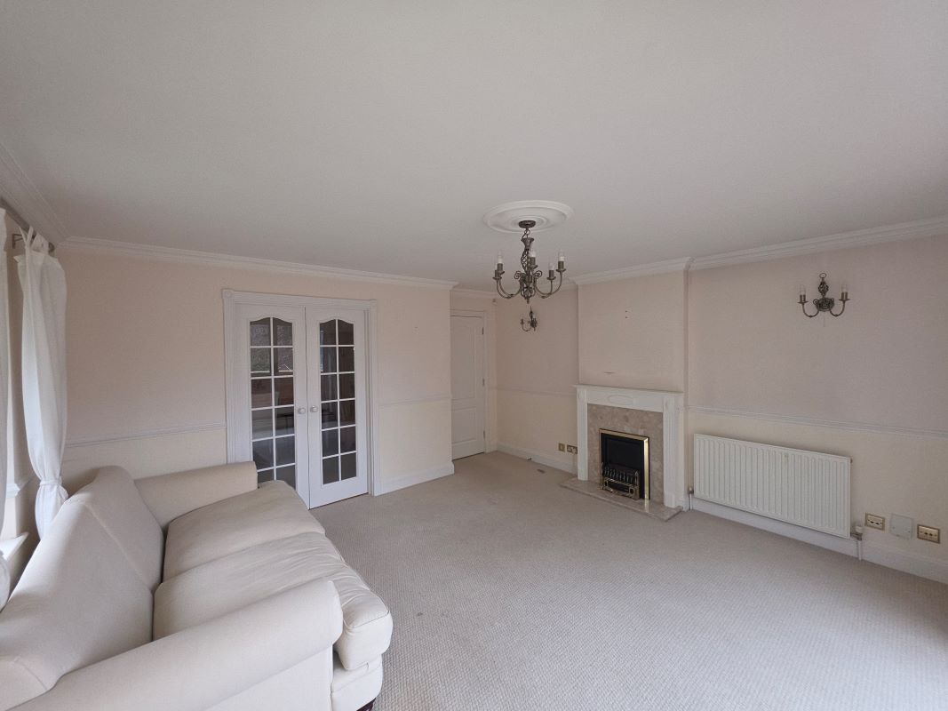 18 Dellwood Park Caversham, Reading, Berkshire, RG4 7NX