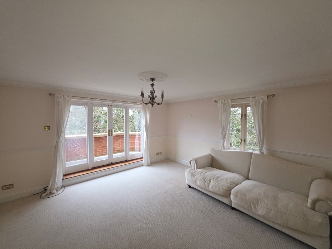 18 Dellwood Park Caversham, Reading, Berkshire, RG4 7NX