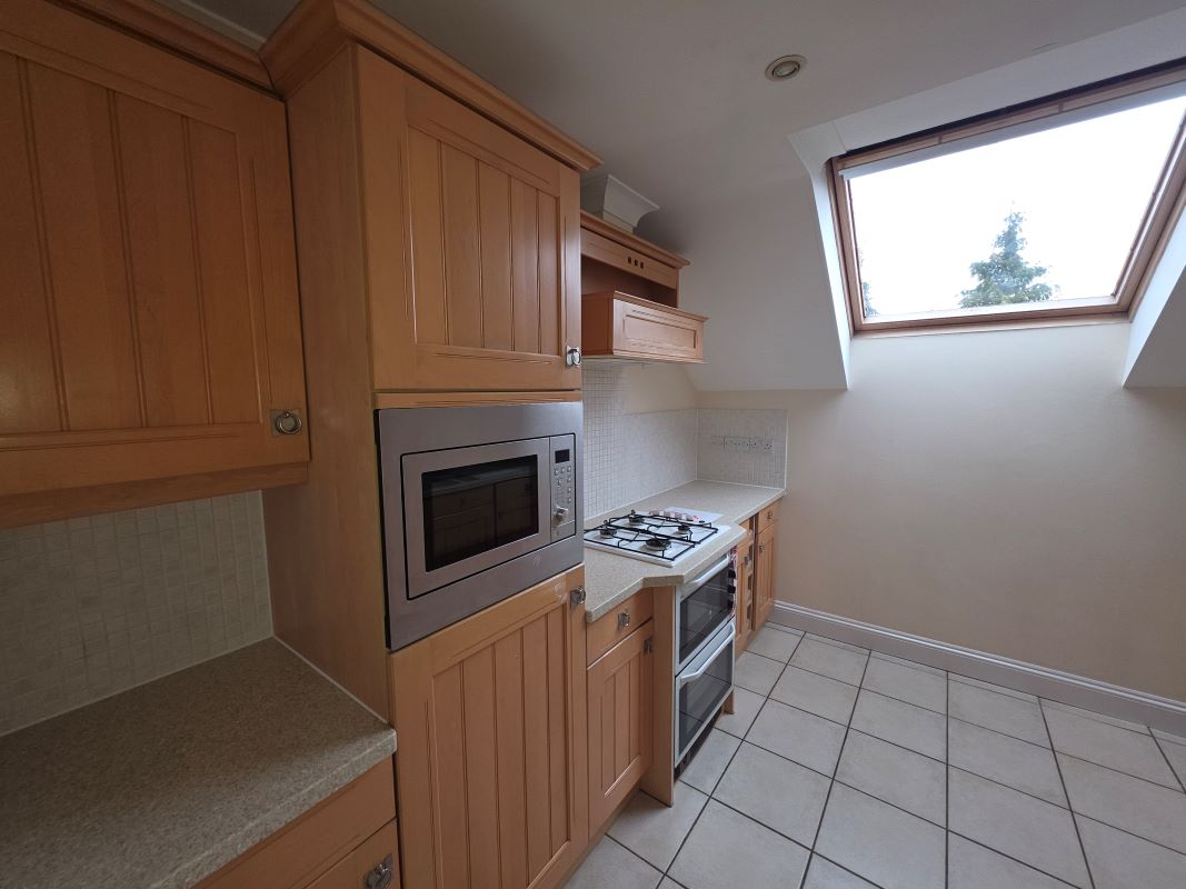 18 Dellwood Park Caversham, Reading, Berkshire, RG4 7NX
