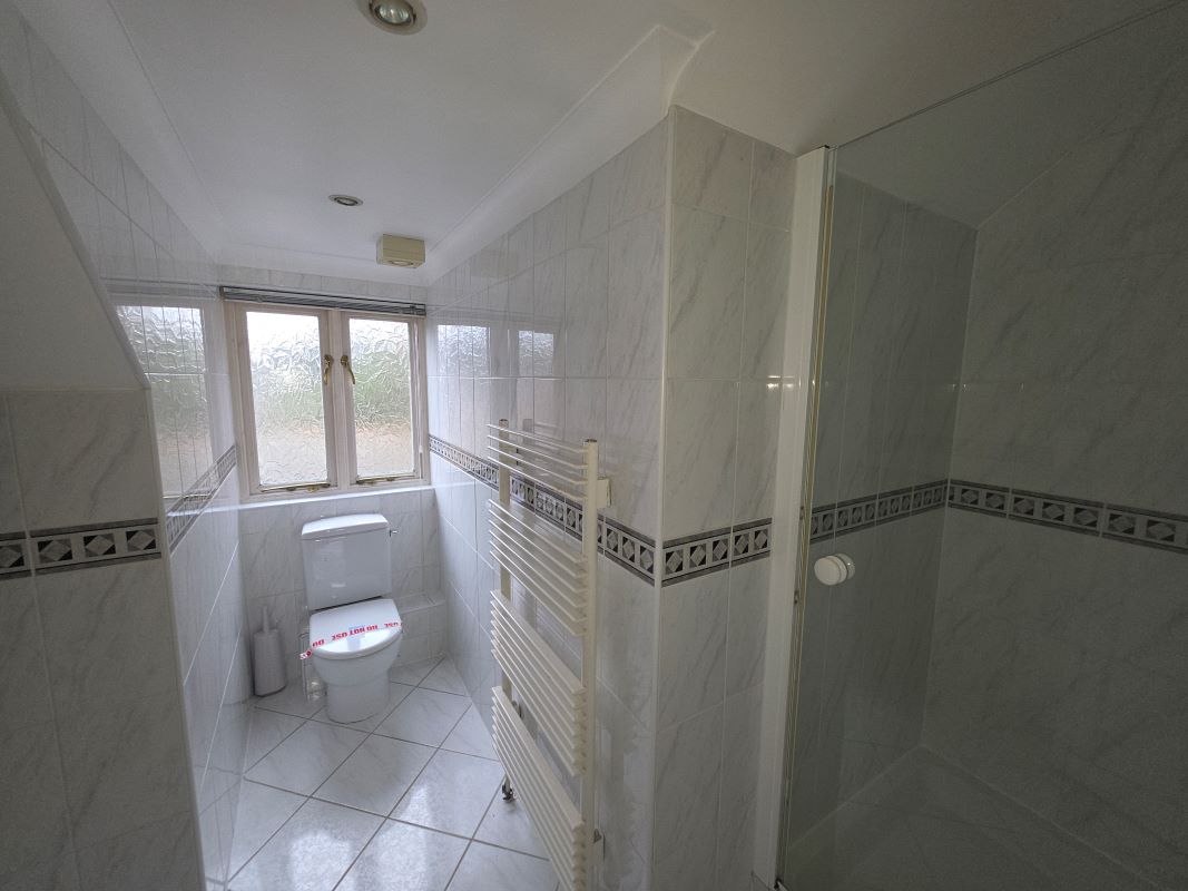 18 Dellwood Park Caversham, Reading, Berkshire, RG4 7NX