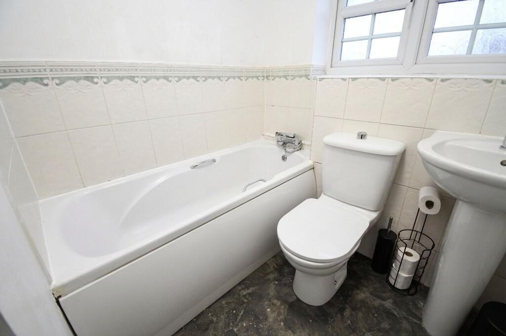 28 Glenmuir Close Irlam, Manchester, Lancashire, M44 6HE
