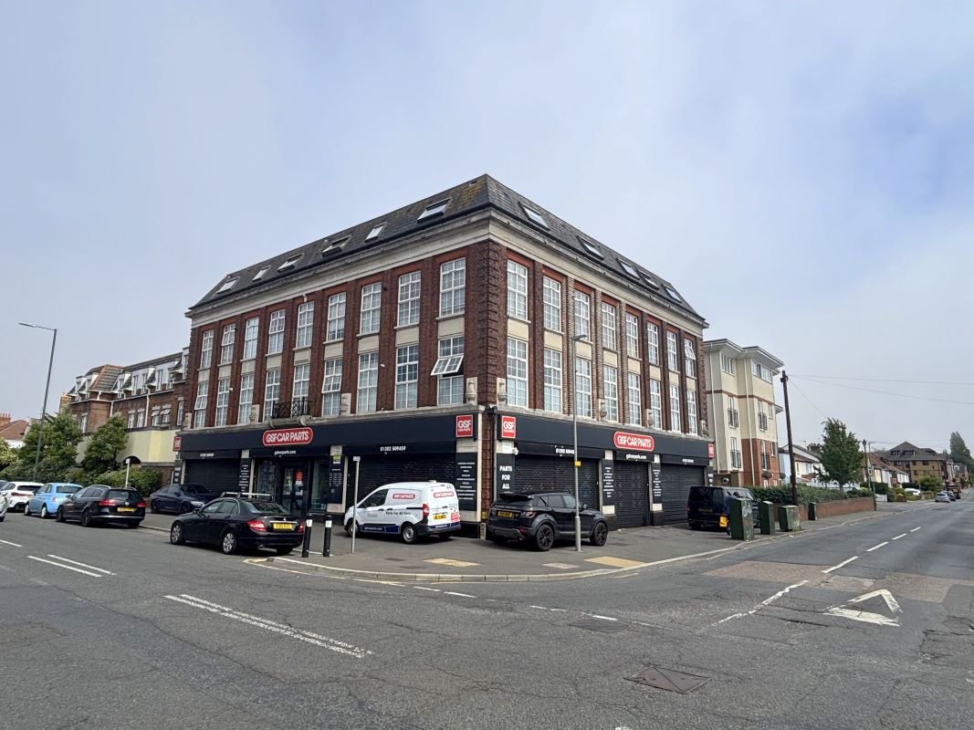 Property for Auction in South West - Flat 8 Holt House, Bournemouth, Dorset, BH8 8BH