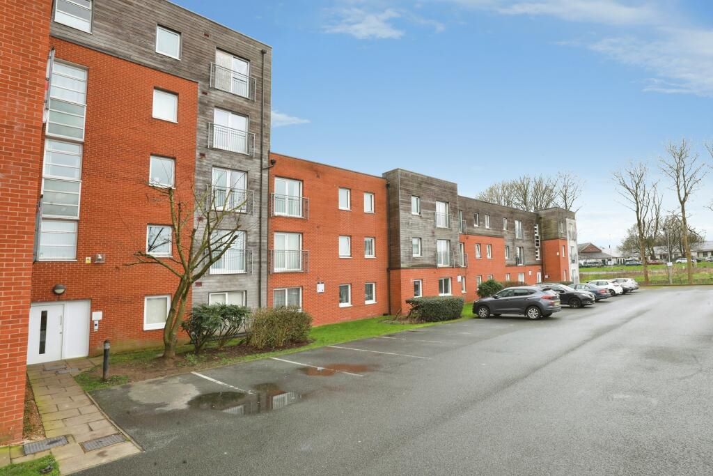 Property for Auction in Cheshire, Staffordshire & Shropshire - Apartment 10 Manchester Court, Stoke-On-Trent, Staffordshire, ST6 4HT