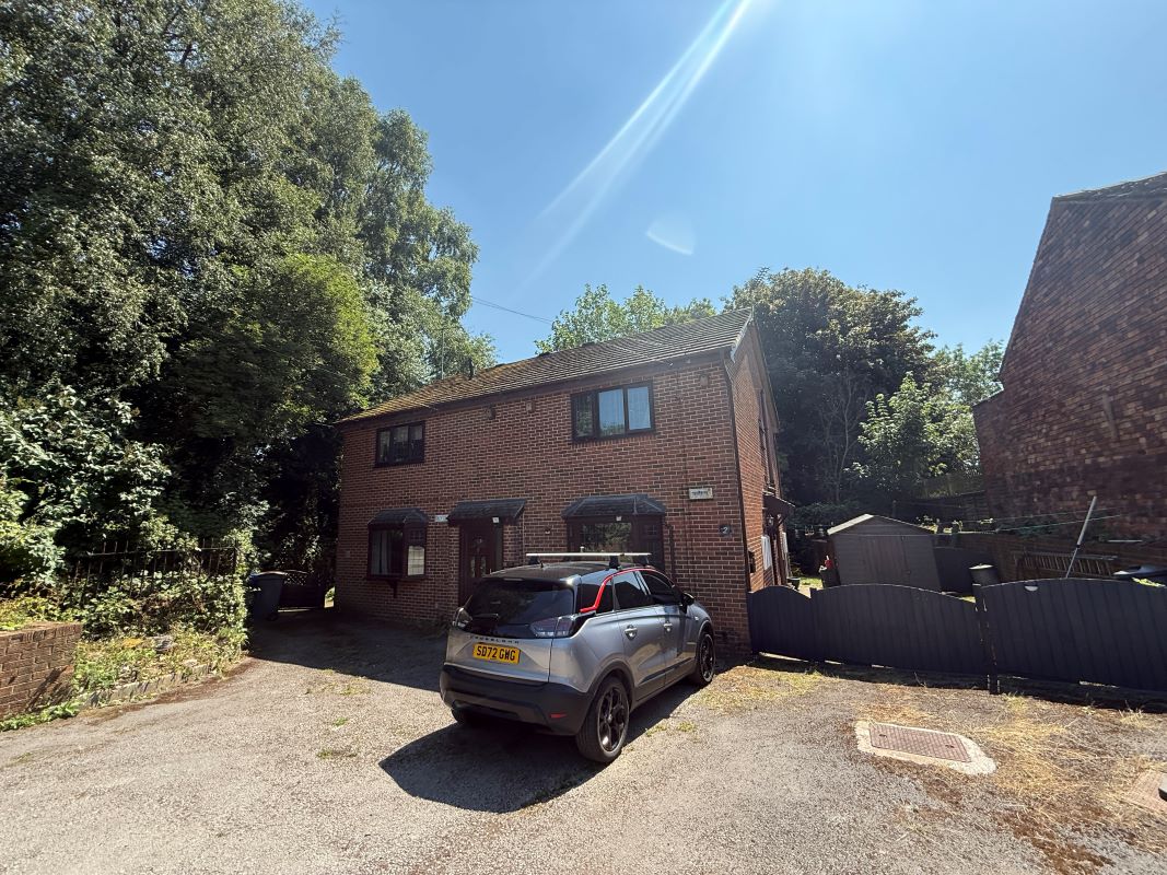 Property for Auction in Cheshire, Staffordshire & Shropshire - Flat 2 Foley Court, Stoke-On-Trent, Staffordshire, ST3 4QY