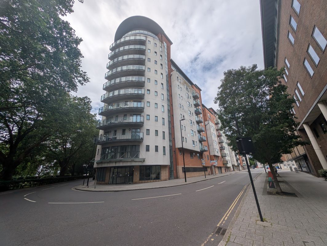 Property for Auction in Sussex & Hampshire - Flat 63 Oceana Boulevard, Briton Street, Southampton, Hampshire, SO14 3HU