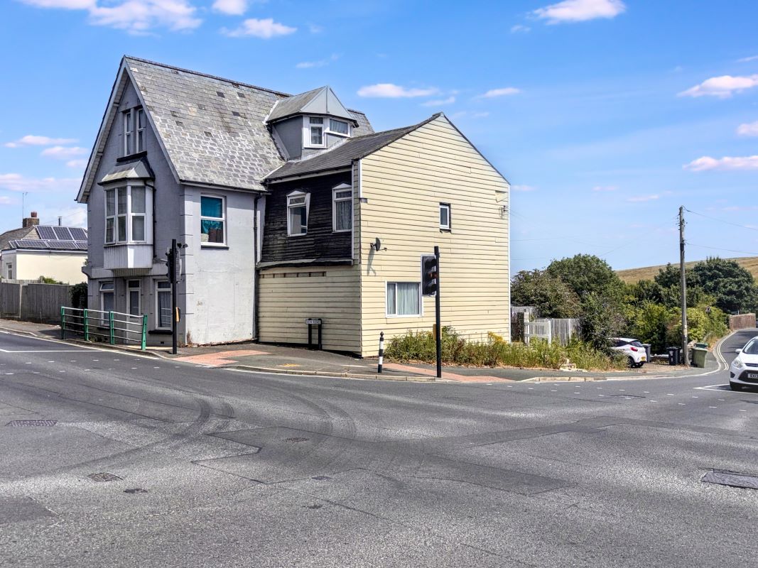 Property for Auction in Sussex & Hampshire - 101 New Road, Brading, Sandown, Isle Of Wight, PO36 0AD