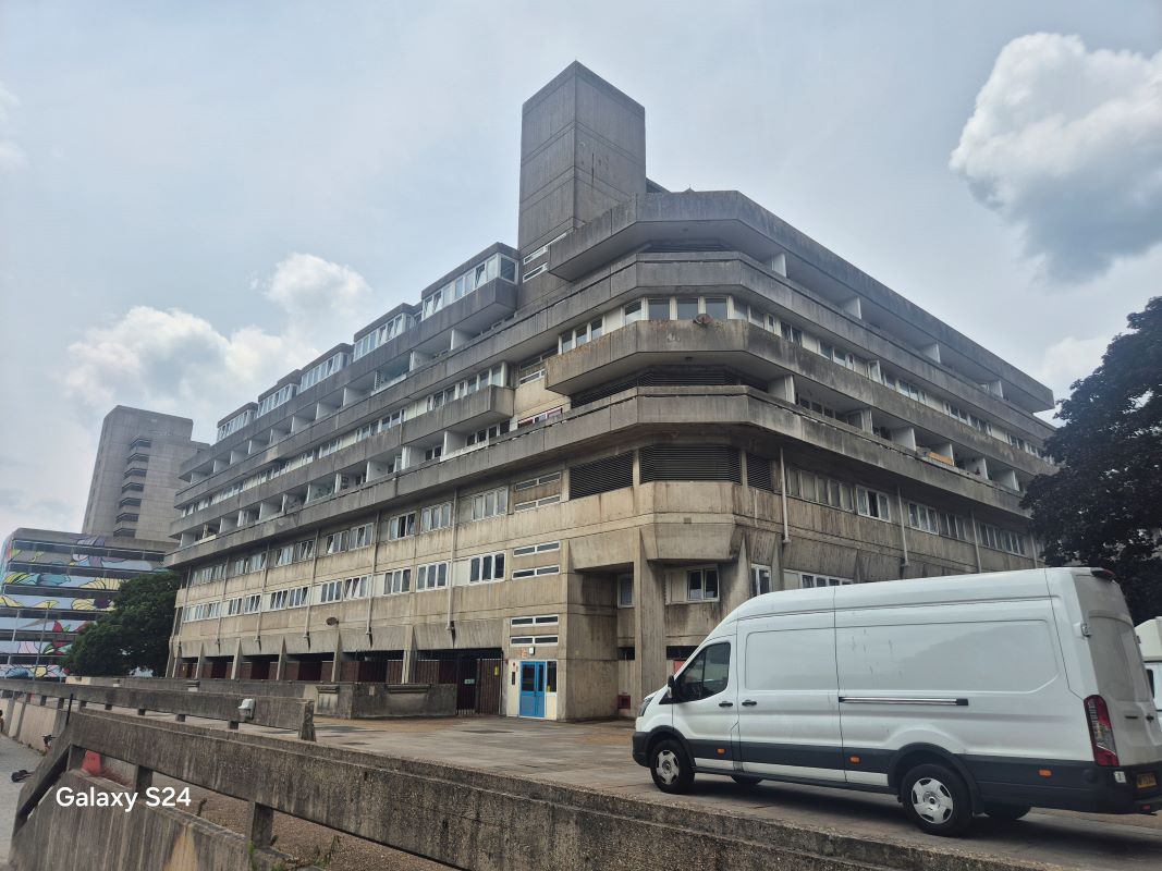 Property for Auction in Sussex & Hampshire - Flat 177 Wyndham Court, Commercial Road, Southampton, Hampshire, SO15 1GU