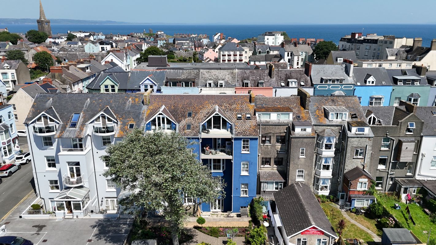 Property for Auction in Wales - Flat 9 Islay Court, Tenby, Pembrokeshire, SA70 7DY