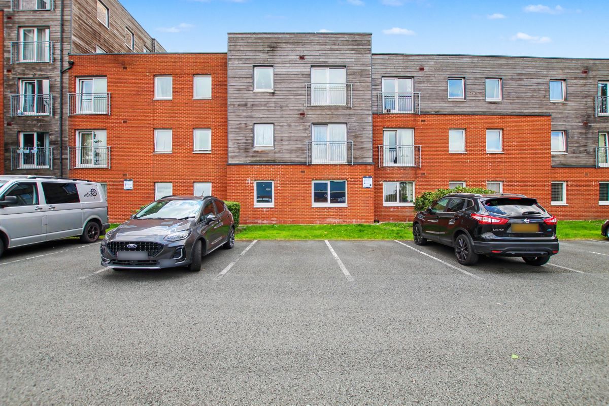 Property for Auction in Cheshire, Staffordshire & Shropshire - Apartment 10 Manchester Court, Federation Road, Stoke-On-Trent, Staffordshire, ST6 4HT