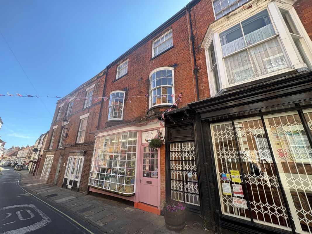 Property for Auction in Hull & East Yorkshire - Flat 6, 65-67 High Street, Bridlington, East Yorkshire, YO16 4PR