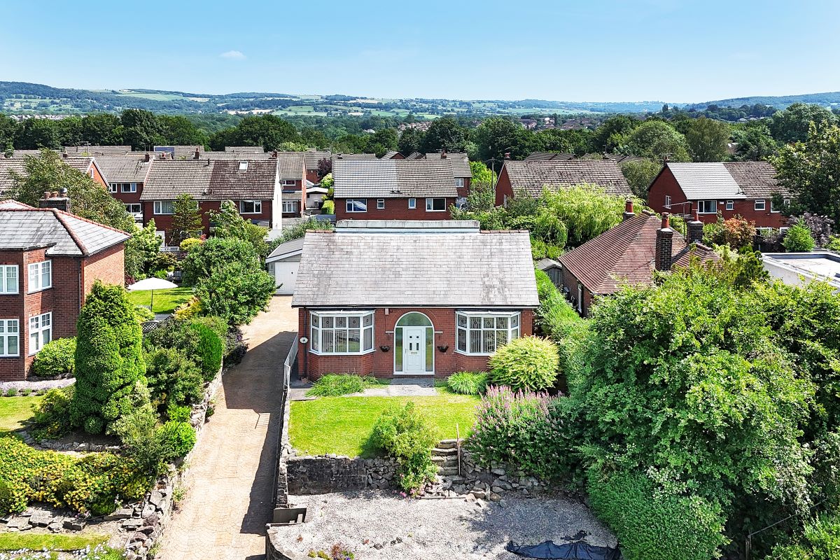 Property for Auction in Cheshire, Staffordshire & Shropshire - 75 Rood Hill, Congleton, Cheshire, CW12 1NH