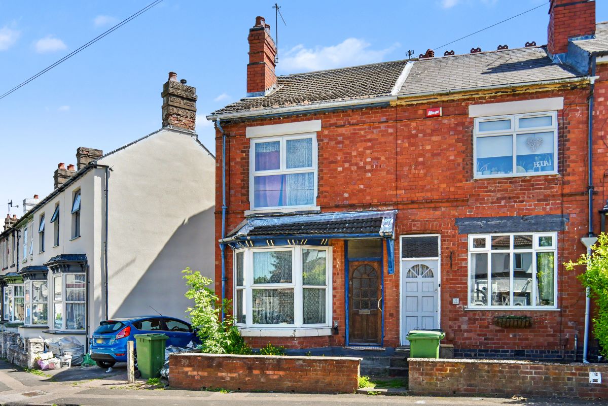 Property for Auction in Nottinghamshire & Derby - 31 Court Road, Wolverhampton, West Midlands, WV6 0JN