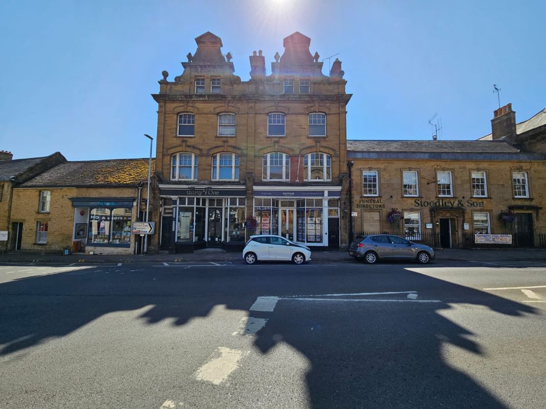 Property for Auction in South West - Flat 33 Market Square, Crewkerne, Somerset, TA18 7LP