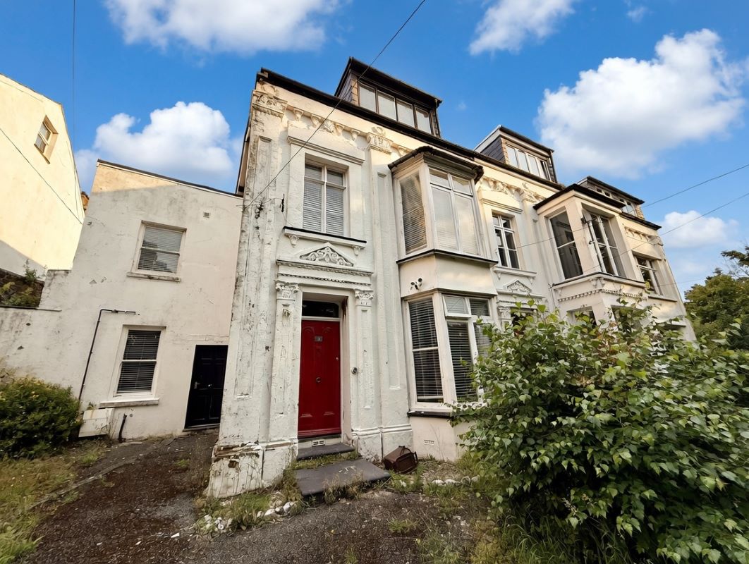 Property for Auction in Wales - No. 3 Fron Dirion Terrace, Bangor, Gwynedd, LL57 2PY