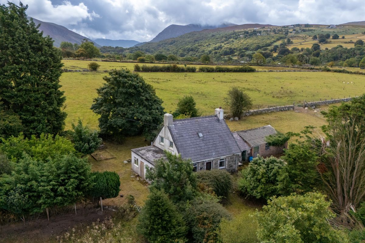 Property for Auction in Wales - Warwick Waunfawr, Caernarfon, Gwynedd, LL55 4PQ