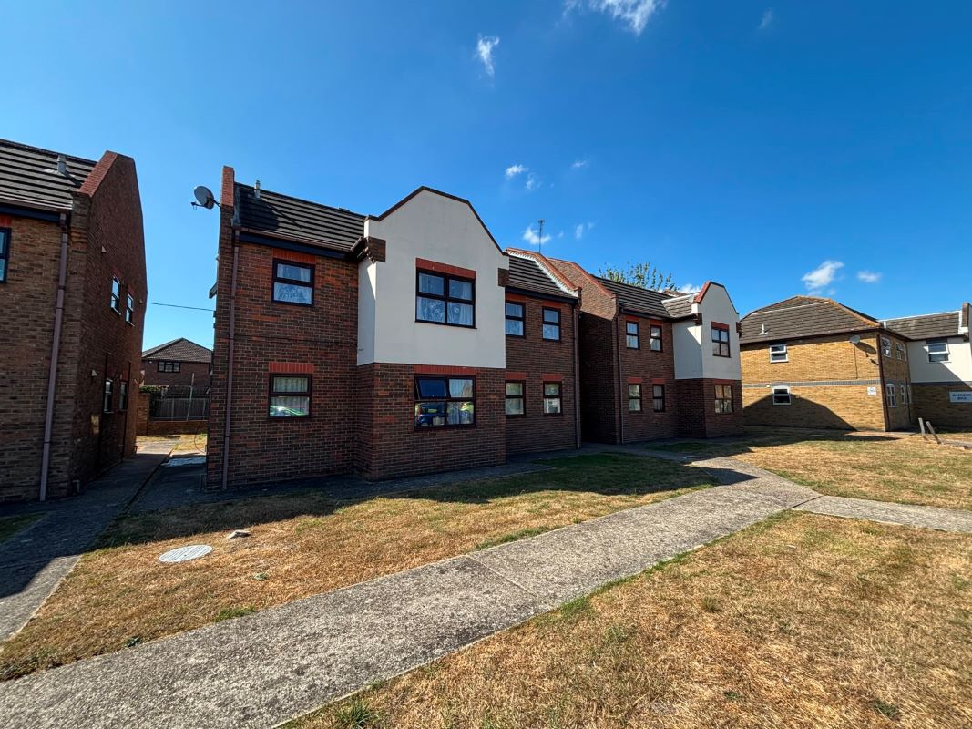 Property for Auction in East Anglia - Flat 26 The Ashleighs, Canvey Island, Essex, SS8 9UL