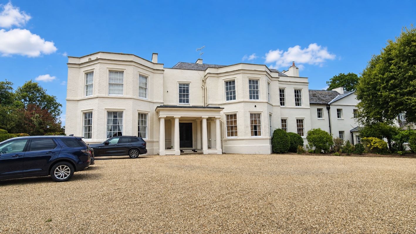 Property for Auction in Northants, Beds & Bucks - 19 Wavendon House Drive Wavendon, Milton Keynes, Buckinghamshire, MK17 8AJ